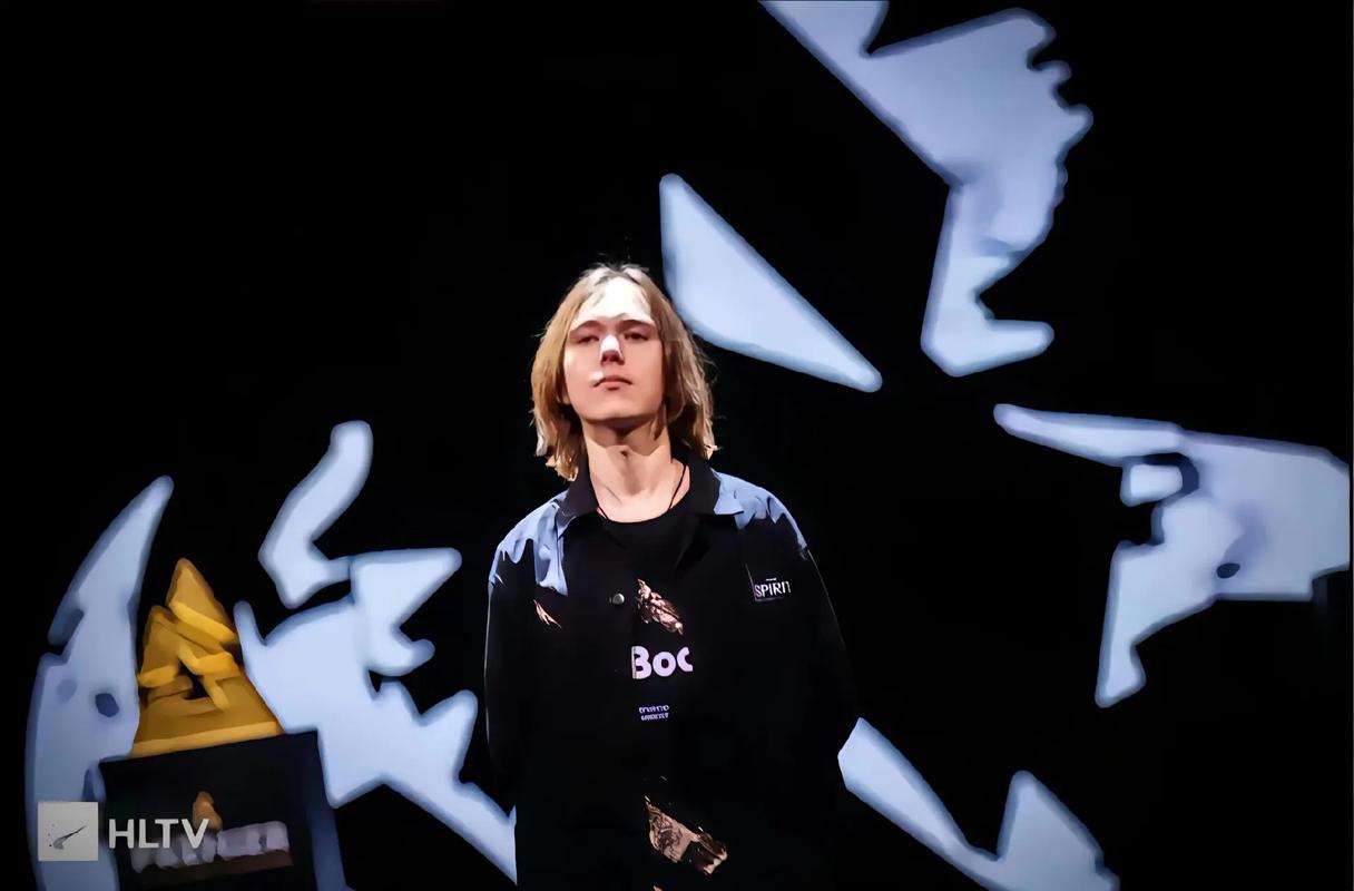 LNG Esports 的首发阵容今天：上路选手 ZIKA ，中路选手 haichao ，下路选手 Photic