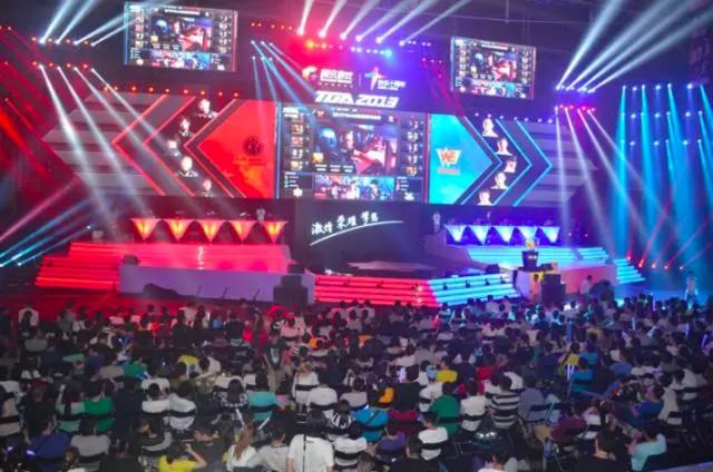 Life谈英雄池： 会根据FPX阵容需要去做搭配 有经验所以玩的多